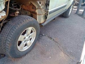 Jeep commander rim n tyer