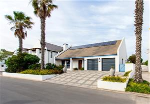 Charming 2-bedroom house for sale in Golden Mile - the perfect coastal escape awaits you