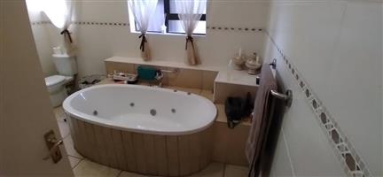 VERY SPACIOUS AND STUNNING FAMILY HOME FOR SALE IN SABLE HILLS.