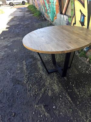 Round Dinning Table