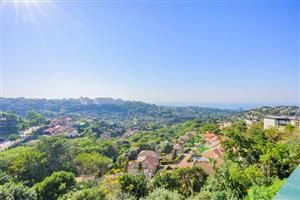 Apartment For Sale in La Lucia Ridge