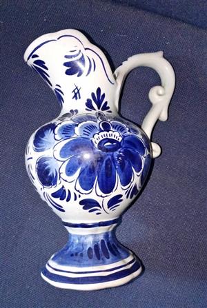  Beautiful Delft vase 