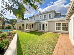 A Beautifully Renovated Retreat in Dainfern Golf Estate