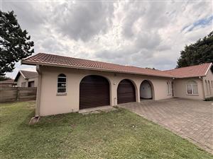 3 Bedroom 3 Garage Garden House to Rent