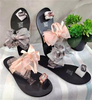  Ladies bow sandals   Size 3 to 8