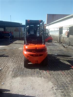 selling Linde forklifte from 1.6 ,1.8, 2.5 , 3 Ton and  4.5 Ton