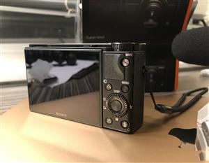Sony Cyber-shot DSC-RX100 VII Vlogging Camera Kit