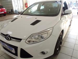 2015 FORD FOCUS ST MANUAL PETROL WHITE  COLOR 96.000KM 