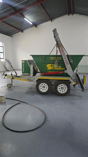 SKIP TRAILER FOR SALE UL2500C WITH X 3 SKIPS.