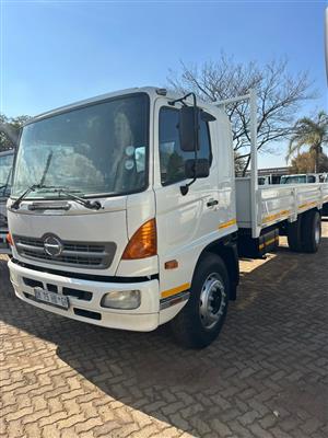 Hino 500 1626 dropside