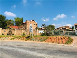 Townhouse Rental Monthly in Newlands
