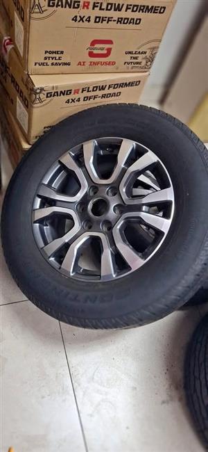 Ford Ranger Wildtrack original mag with used 265/60/18 tyre to use for spare wheel 