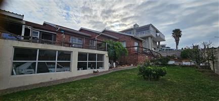 Spacious 5-Bedroom Property with Garden Flat