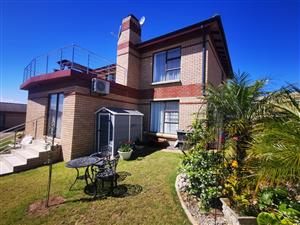 Stunning Coastal Home in Security Estate, Jeffreys Bay
