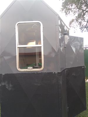 2-BHI HORSEBOX TRAILER Make: Boosh BEBEE Trailers Excellent condition