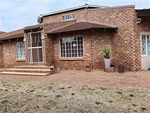 11 BEDROOMS WOW THAT'S A BARGAIN WITH A SWIMMING POOL !!!!!