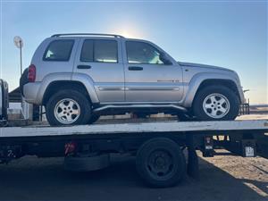  stripping Jeep Cherokee 4X4 3.7L for spares and parts