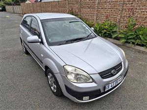 2009 KIA RIO AUTOMATIC.  VERY CLEAN. RELIABLE
