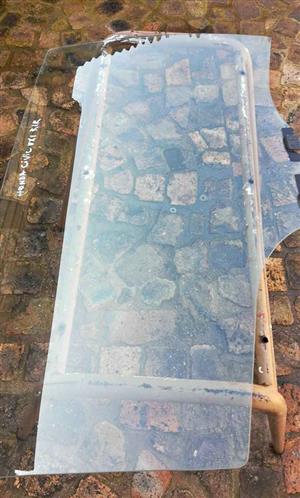 Honda civic vxi right rear door glass