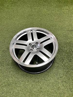 17 INCH VW LONGBEACH (DEEP DISH) RIM SET