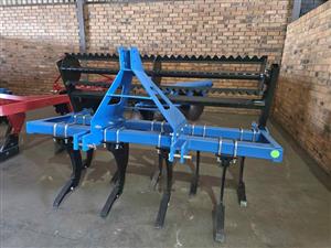 New Giant chisel ploughs with rollers for sale at Mad Farmer SA