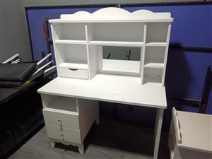 Moki bedroom suite