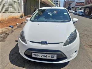 2009 FORD FIESTA 1.4 TITANUM MANUAL 86000KM EXCELLENT CONDITION CONTACT LEON ON 