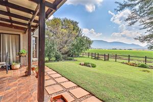Charming North-Facing Retreat with Breathtaking Pivot Outlook