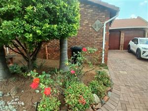 Cluster For Sale in Van Riebeeck Park