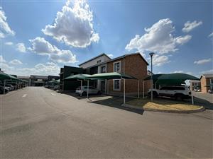 2 Bedroom Flat for sale in Protea Glen