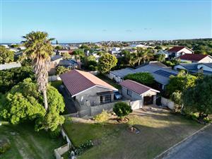 Stylish Low-Maintenance Home in Sought-After Stilbaai Harbour