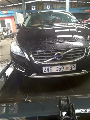 VOLVO S60 T4 2012 STRIPPING FOR SPARE PARTS