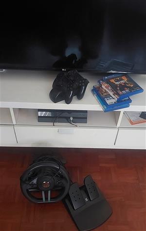 Playstation 4 and accessories 