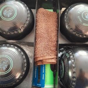 HENSELITE CLASSIC SIZE 4 BOWLS