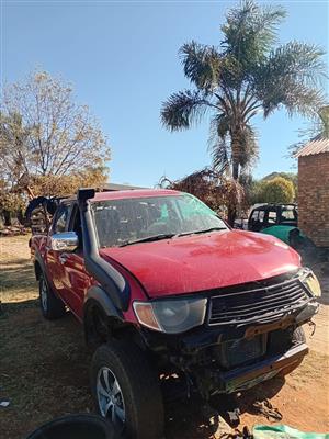Mitsubishi Triton 3.2 2010 Model Stripping For Spares