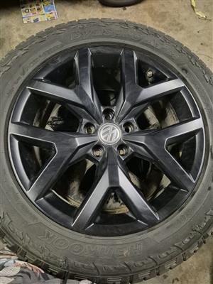 Amarok mag wheels and roll bar and nudge bar