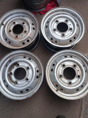 Mahindra bolero rims size 15