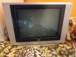 LG BOX TV IN WORKING CONDITION, WITHOUT REMOTE