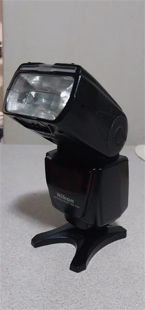 Nikon SB700 Speedlight flash