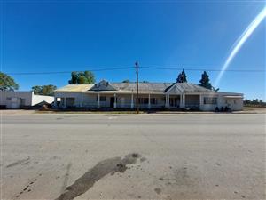 Hotel For Sale in Pearston