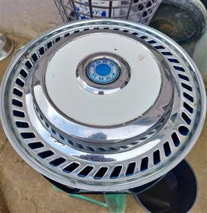 Ford 13 inch hubcaps/wheel covers & Trim rings