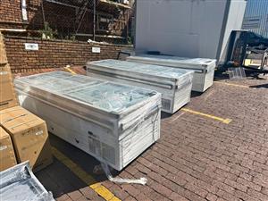 ISLAND FREEZER 2,5 METER USED IN A GOOD CONDITION 3 MONTHS GUARANTEE