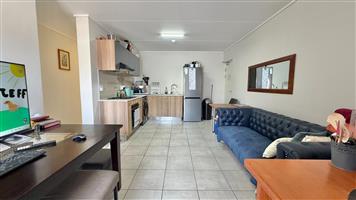 Modern Lockup and go Apartment in the popular Greenbay Estate!!