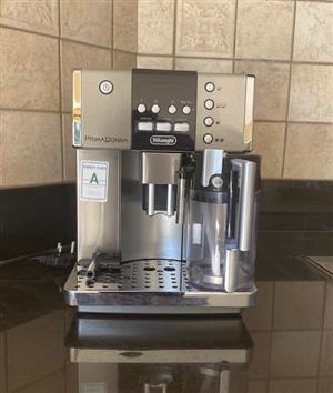 Delonghi PrimaDonna ESAM 6600 Coffee Machine