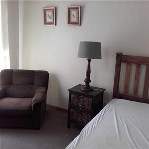 Rooms for rent in house in Waterkloof Glen 