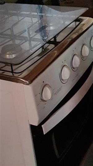 WHITE OCEAN GAS STOVE HARDLY USED