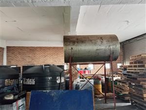 Used tanks for a chemical blending company