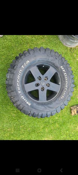 Light truck 17 inch LT285/70/r17 tyre for sale
