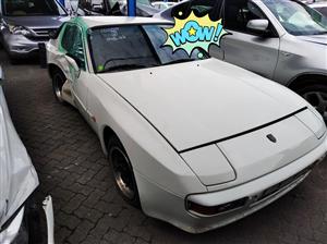 Porsche 944 engine starts , accident damaged