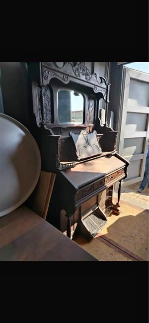 Michigan pump organ 